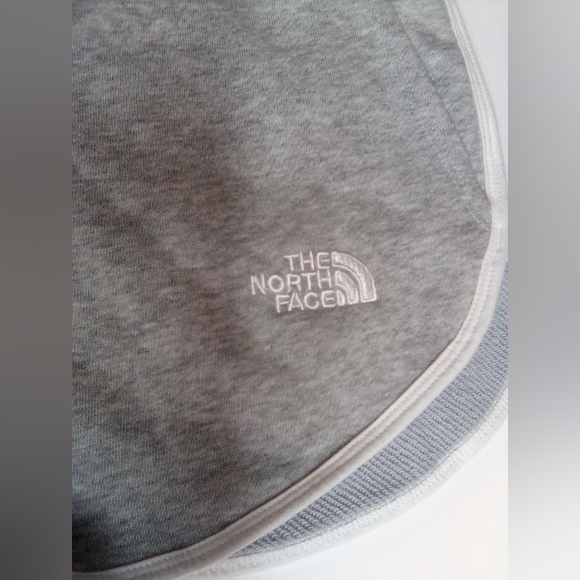 Women's The North Face Gray Shorts, Sz. XLarge - Picture 5 of 11